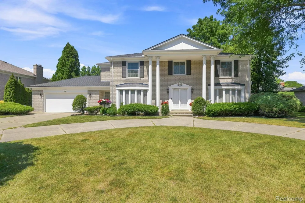 60 Stillmeadow Lane Grosse Pointe City, MI 48236