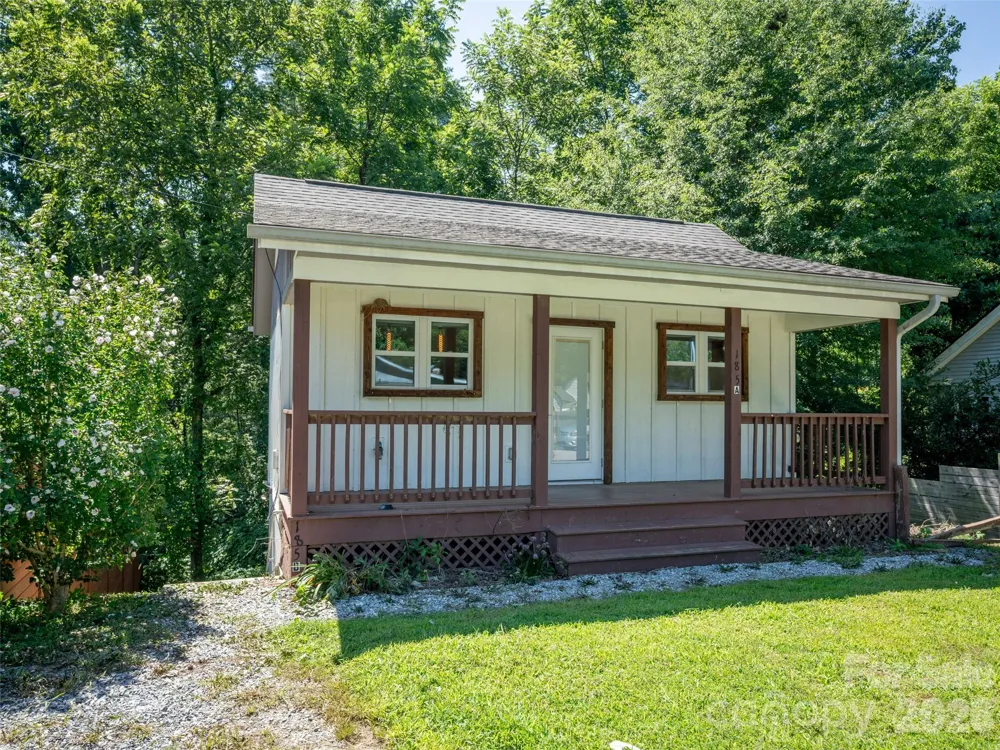 185 Duckworth Avenue Brevard, NC 28712