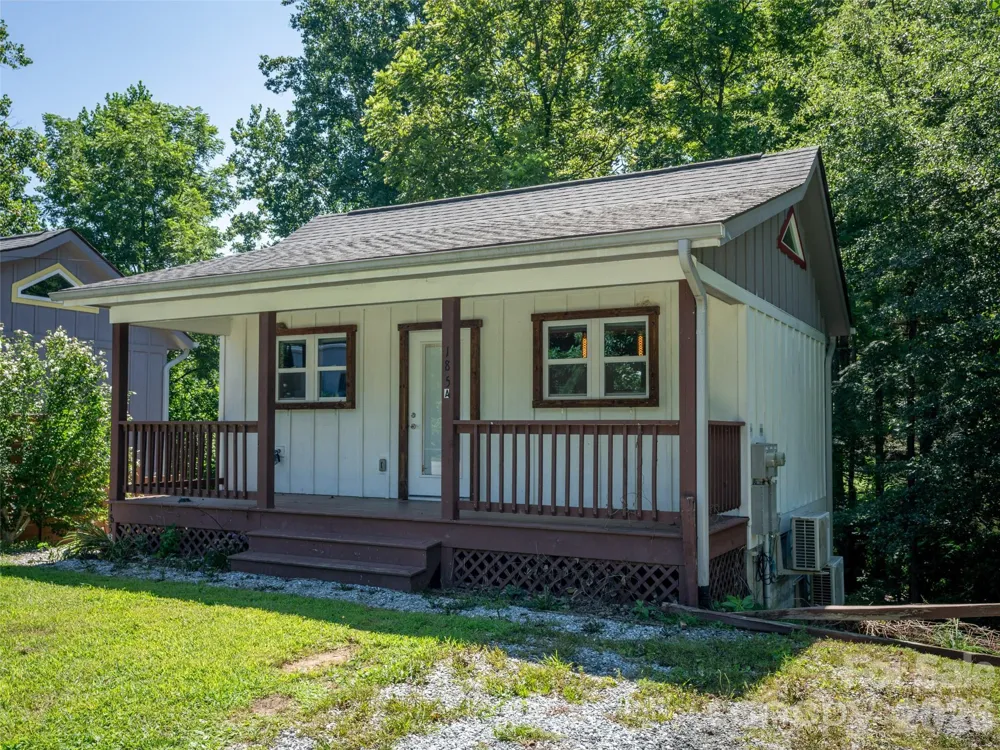 185 Duckworth Avenue Brevard, NC 28712