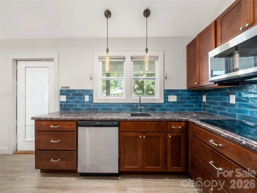 185 Duckworth Avenue Brevard, NC 28712