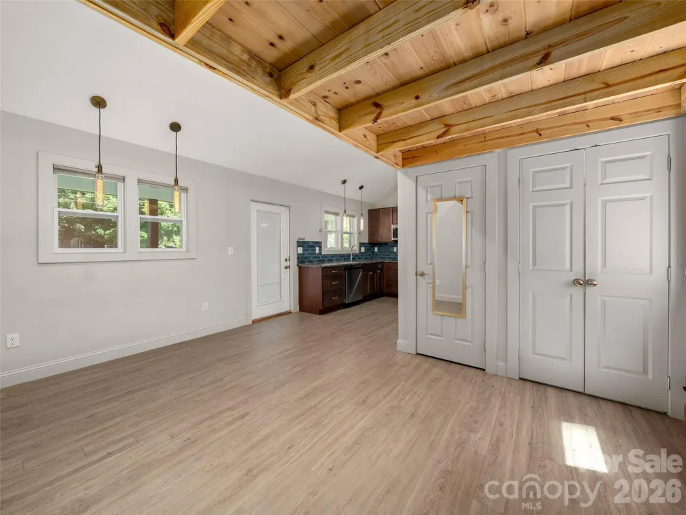 185 Duckworth Avenue Brevard, NC 28712