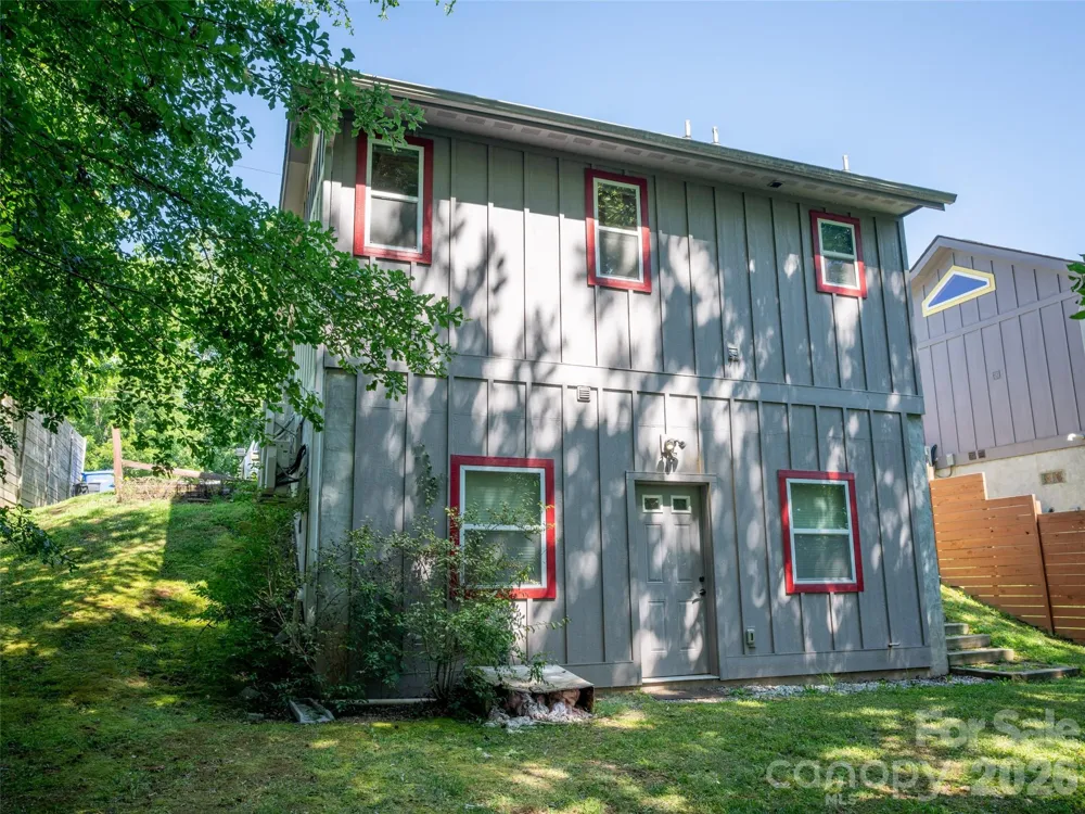 185 Duckworth Avenue Brevard, NC 28712