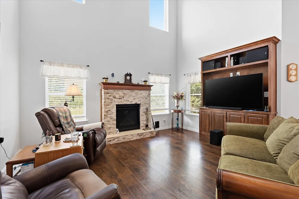 7200 Courtney Drive Azle, TX 76020