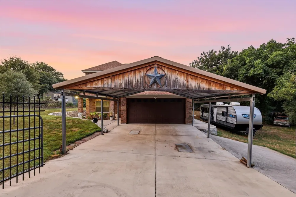 7200 Courtney Drive Azle, TX 76020