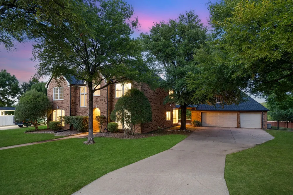 545 Oak Hill Drive Southlake, TX 76092