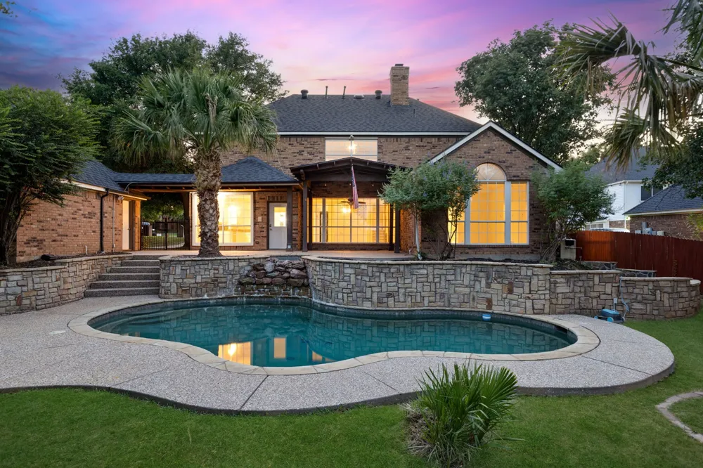 545 Oak Hill Drive Southlake, TX 76092