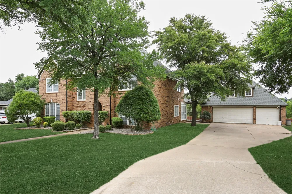 545 Oak Hill Drive Southlake, TX 76092
