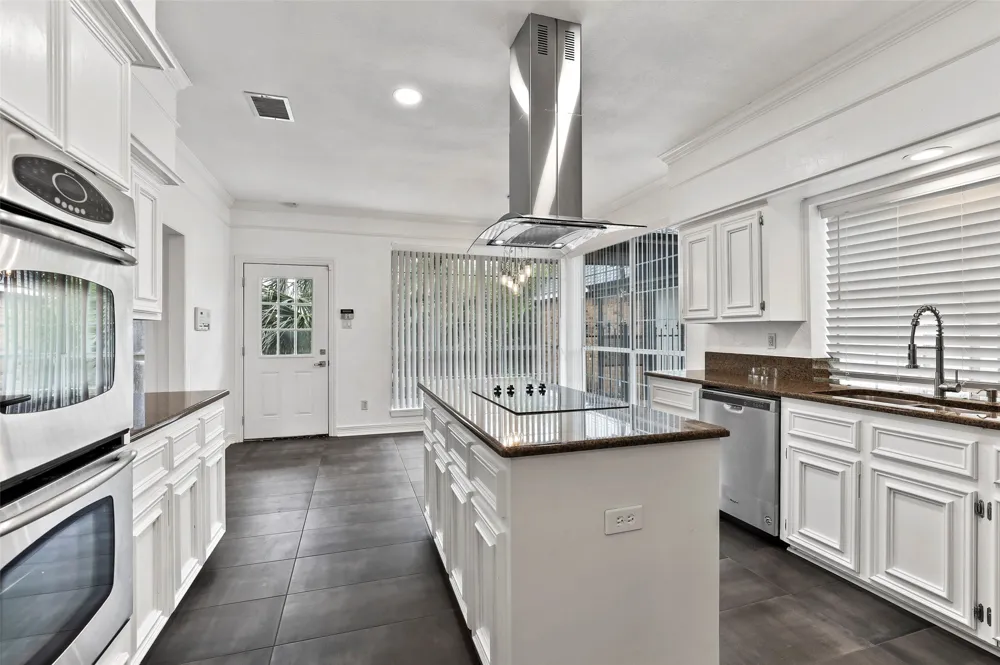 545 Oak Hill Drive Southlake, TX 76092