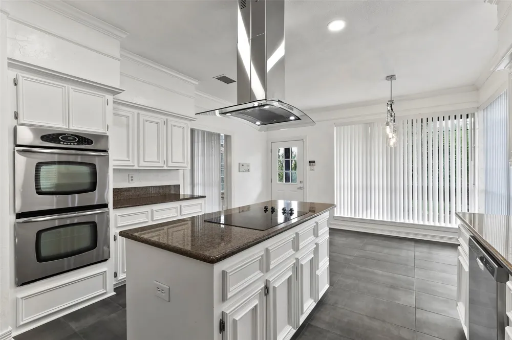 545 Oak Hill Drive Southlake, TX 76092