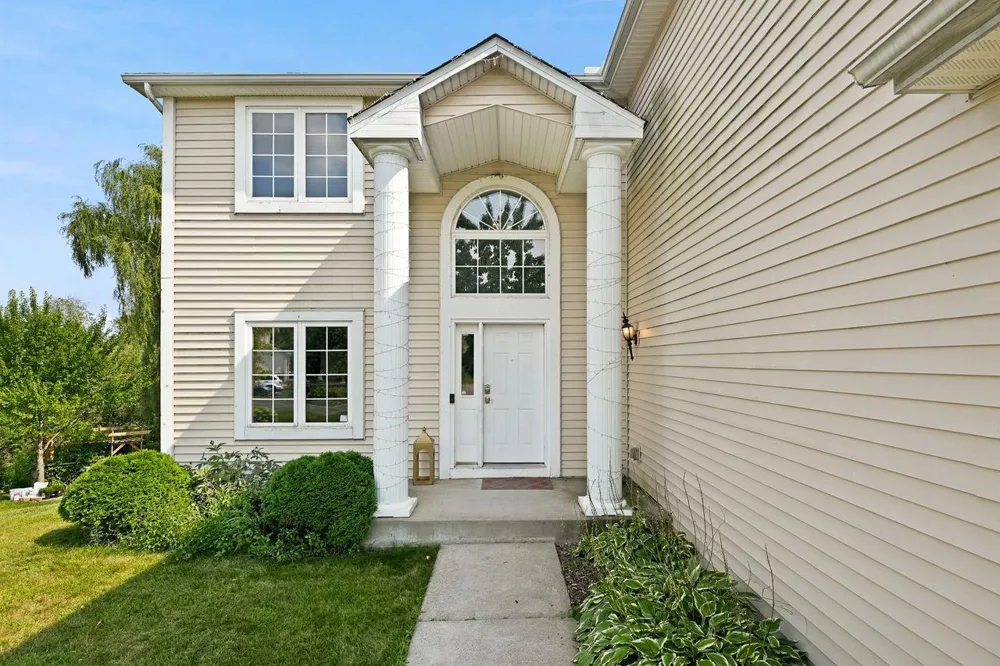 237 Adam Circle Carver, MN 55315