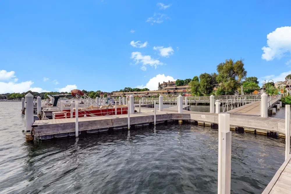 718 Widsten Circle Wayzata, MN 55391