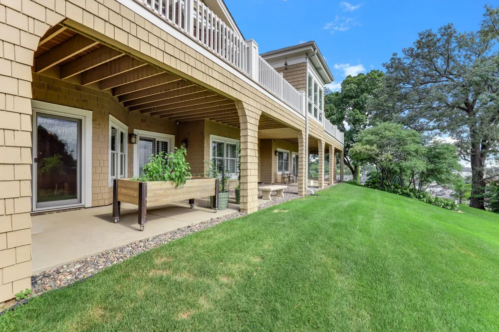 718 Widsten Circle Wayzata, MN 55391