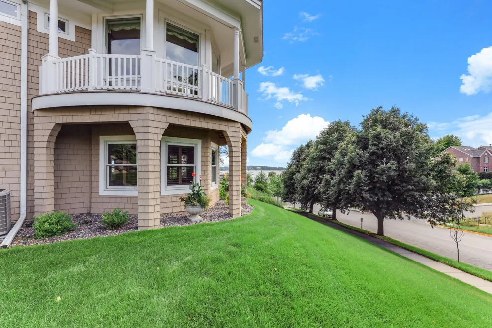 718 Widsten Circle Wayzata, MN 55391
