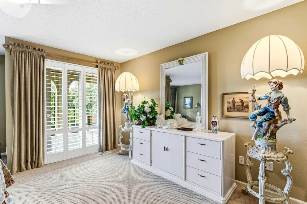 718 Widsten Circle Wayzata, MN 55391