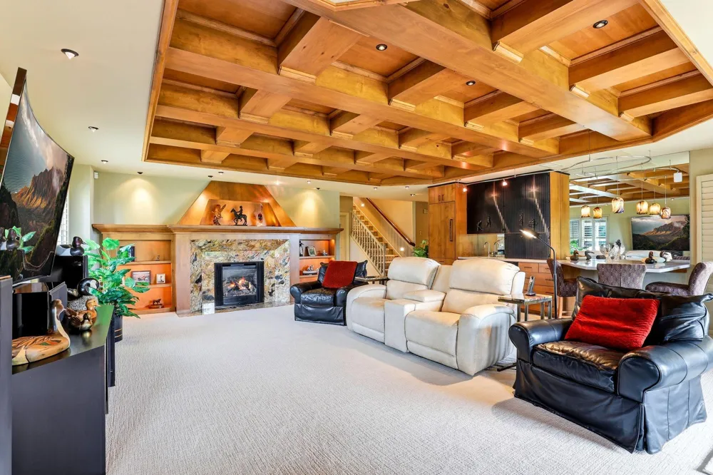 718 Widsten Circle Wayzata, MN 55391