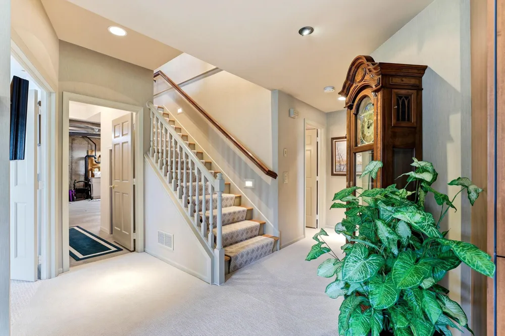 718 Widsten Circle Wayzata, MN 55391