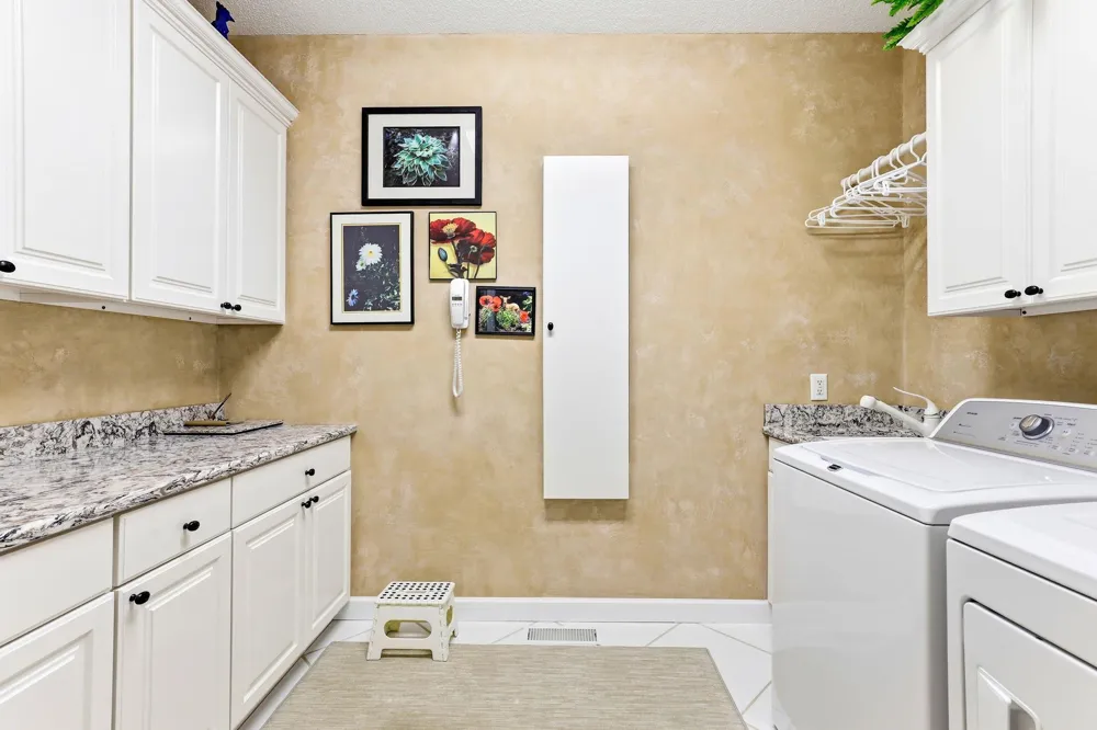 718 Widsten Circle Wayzata, MN 55391