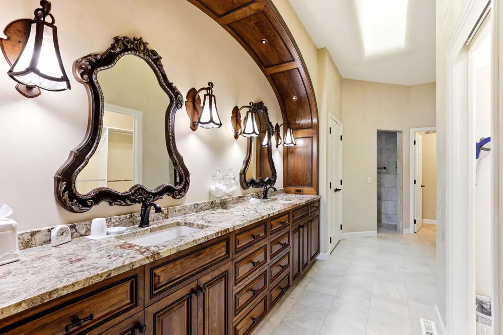 718 Widsten Circle Wayzata, MN 55391