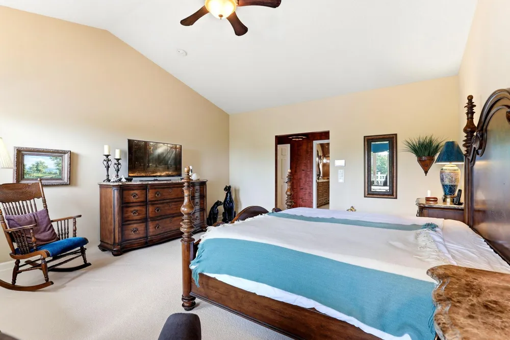 718 Widsten Circle Wayzata, MN 55391
