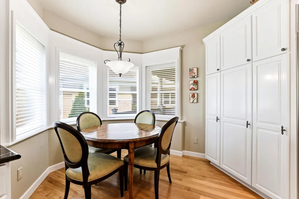 718 Widsten Circle Wayzata, MN 55391