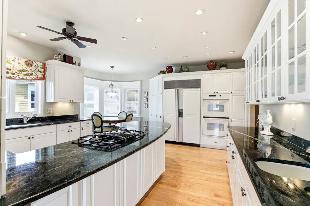 718 Widsten Circle Wayzata, MN 55391