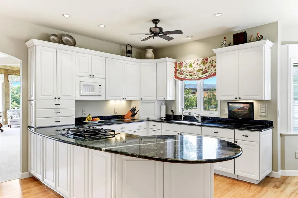 718 Widsten Circle Wayzata, MN 55391