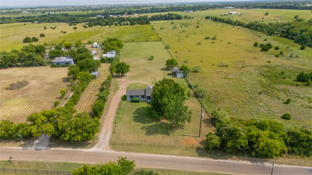 5156 County Road 304 Grandview, TX 76050