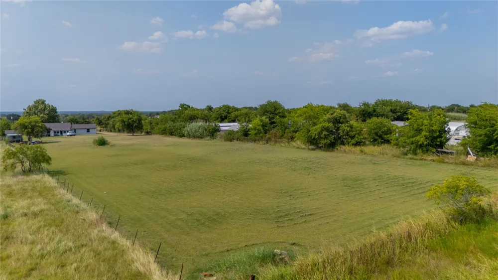 5156 County Road 304 Grandview, TX 76050
