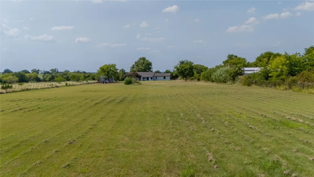 5156 County Road 304 Grandview, TX 76050