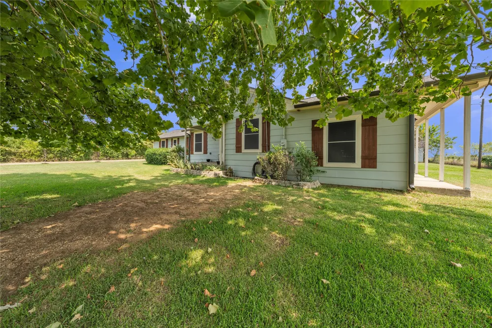 5156 County Road 304 Grandview, TX 76050