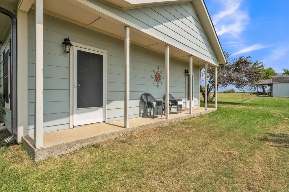 5156 County Road 304 Grandview, TX 76050