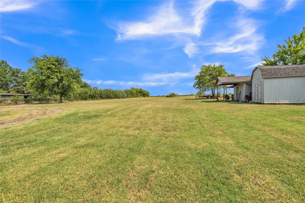 5156 County Road 304 Grandview, TX 76050