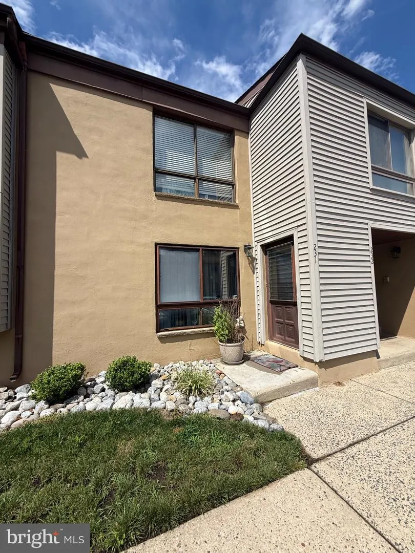 231 JAMES CT COURT Marlton, NJ 08053