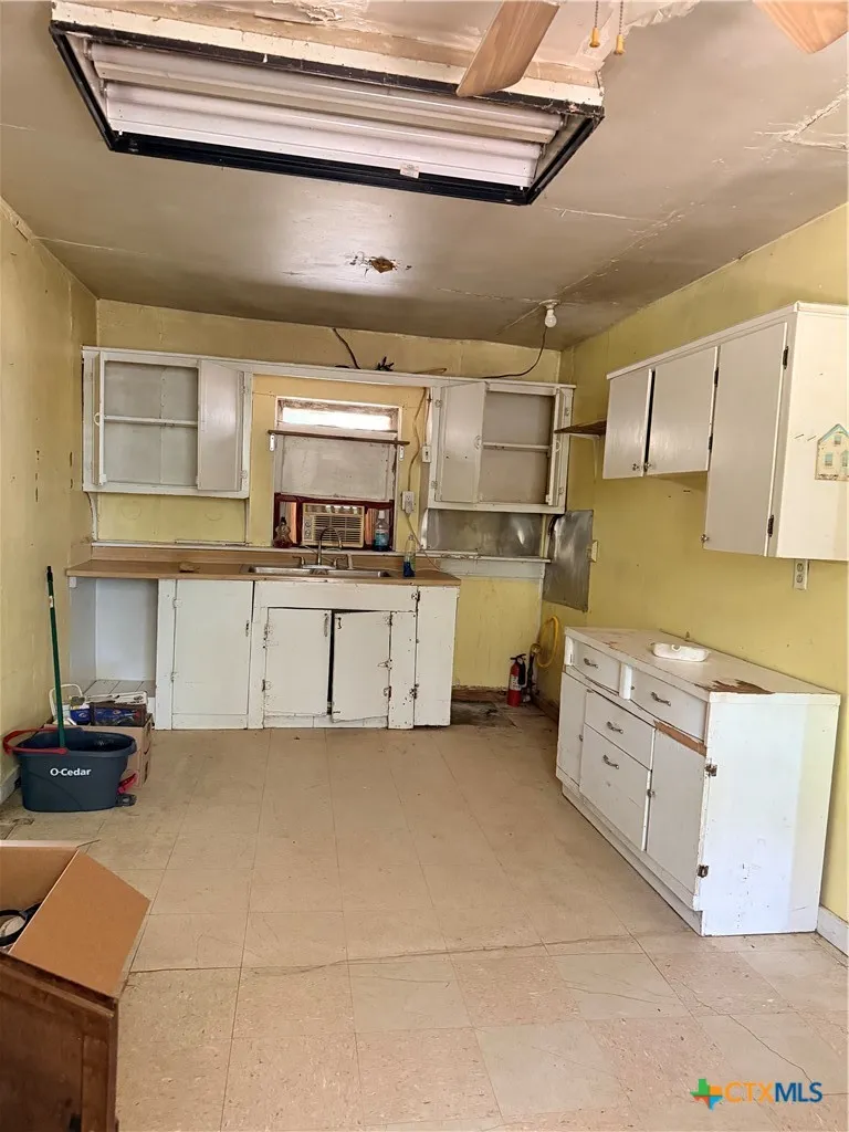 1414 Main Street Blanco, TX 78606