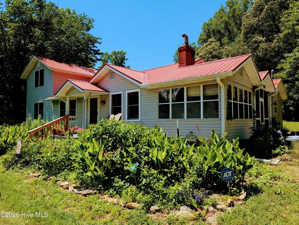 169 E Vineyard Road Hayesville, NC 28904