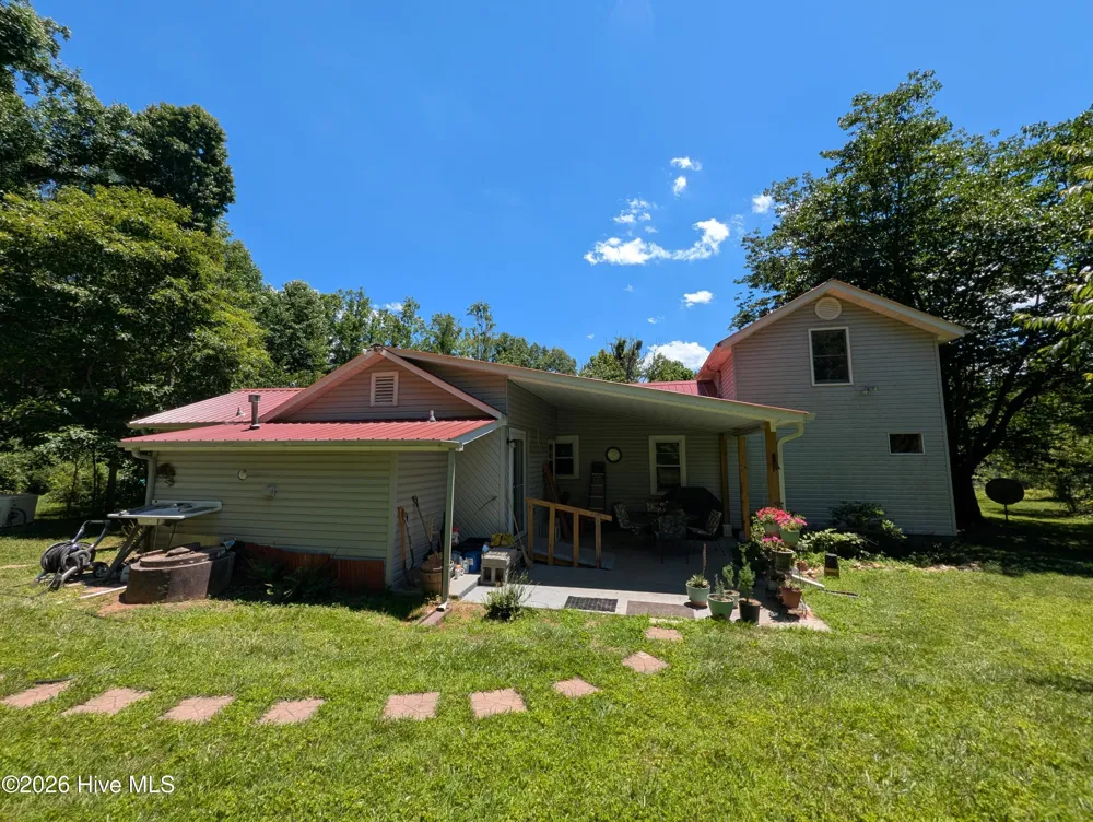 169 E Vineyard Road Hayesville, NC 28904