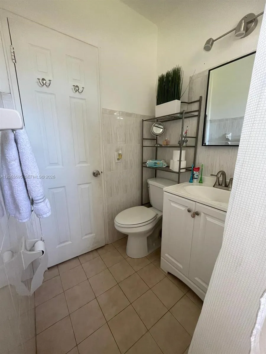 3551 SW 11th St #7B Miami, FL 33135