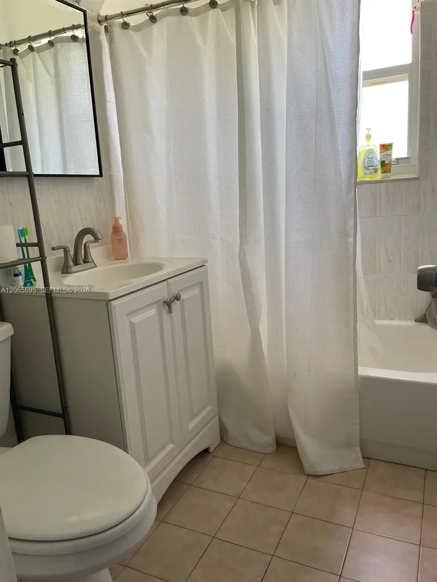 3551 SW 11th St #7B Miami, FL 33135