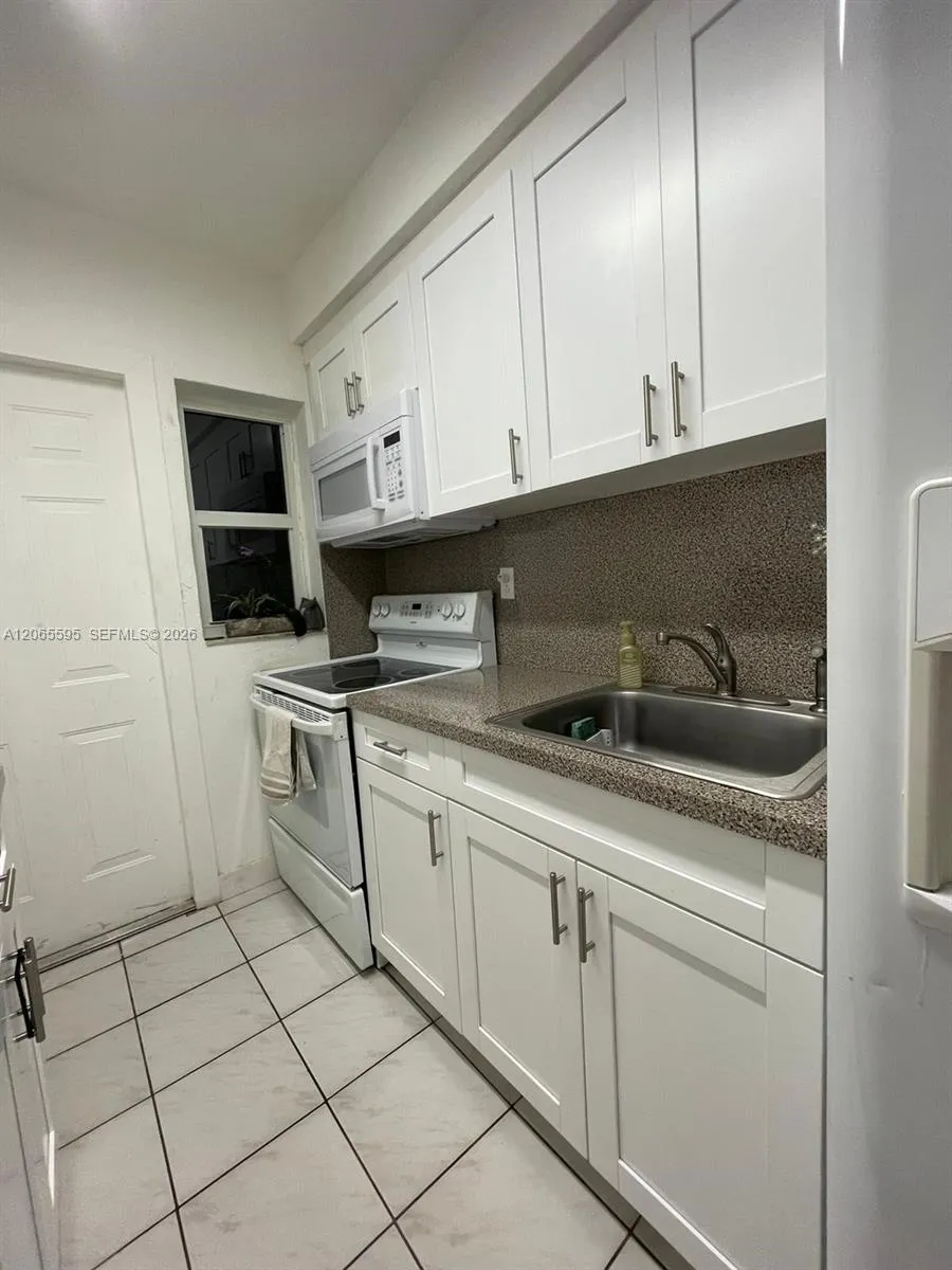 3551 SW 11th St #7B Miami, FL 33135
