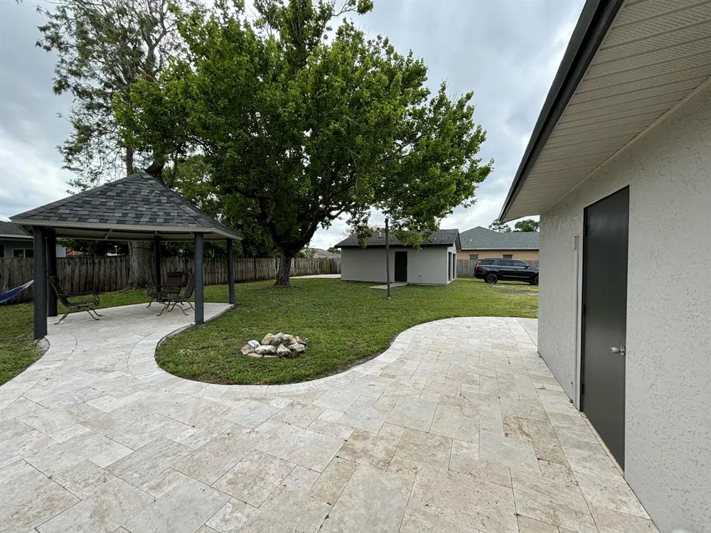 202 SW CRESCENT AVENUE Port St. Lucie, FL 34984