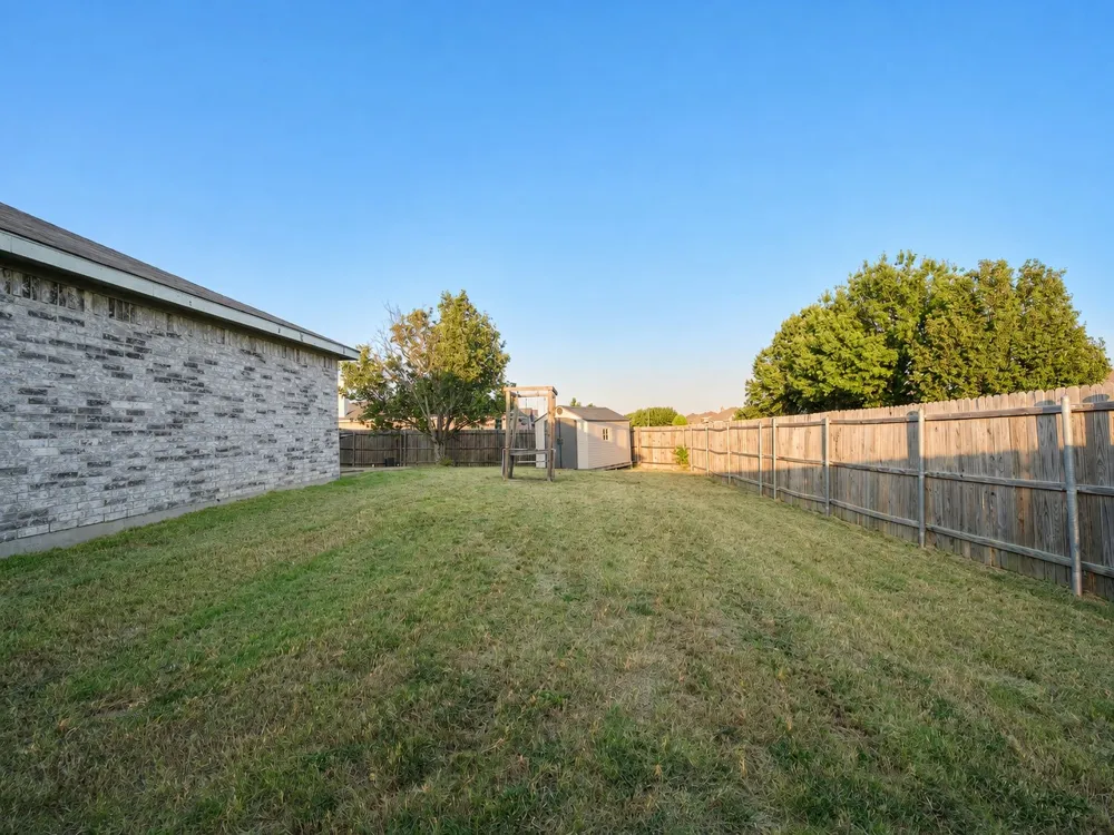 1908 Chapman Drive Lancaster, TX 75134