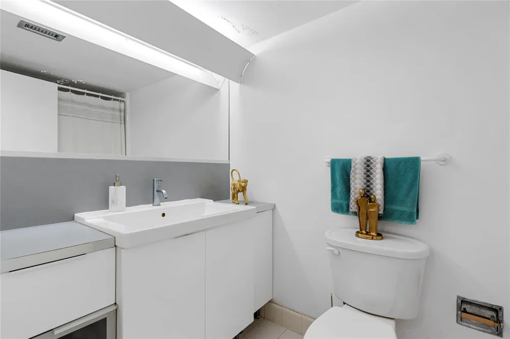 900 Bay Drive #303 Miami Beach, FL 33141