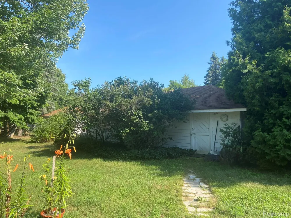 10704 Us Highway 31 Free Soil Village, MI 49411