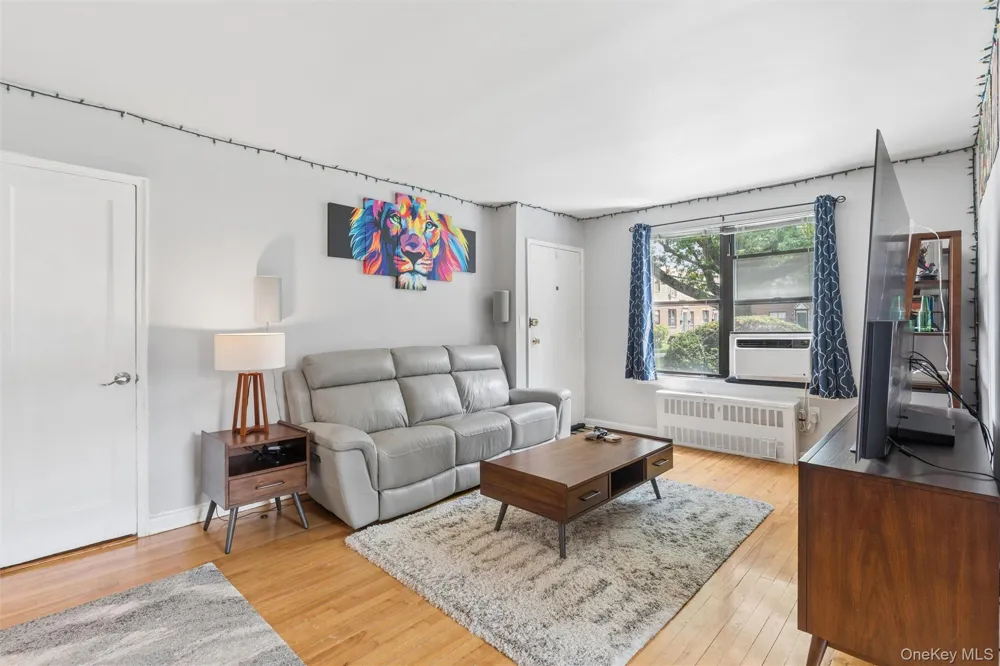 196-29 69th Ave ##1st Fl Fresh Meadows, NY 11365
