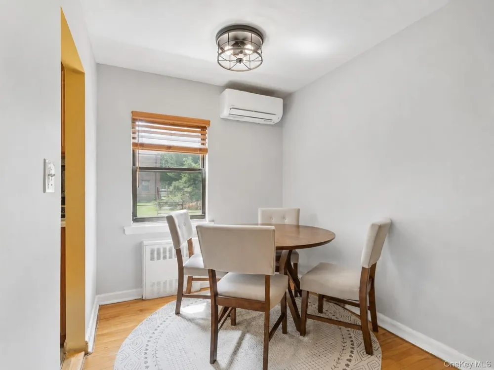 196-29 69th Ave ##1st Fl Fresh Meadows, NY 11365