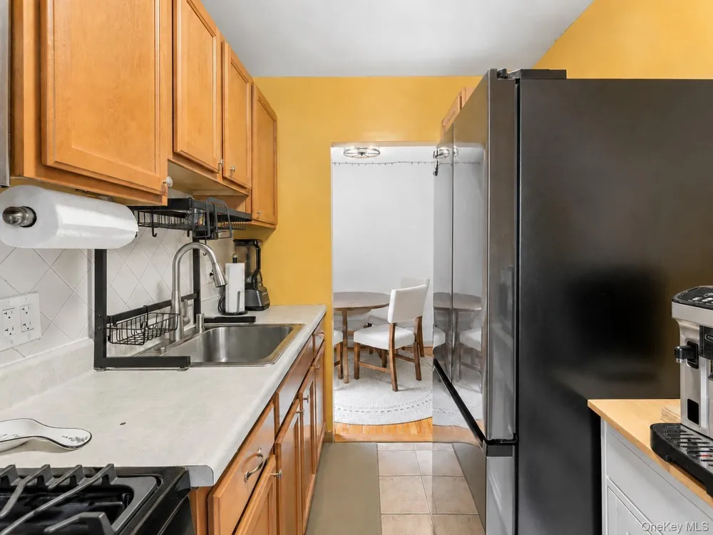 196-29 69th Ave ##1st Fl Fresh Meadows, NY 11365