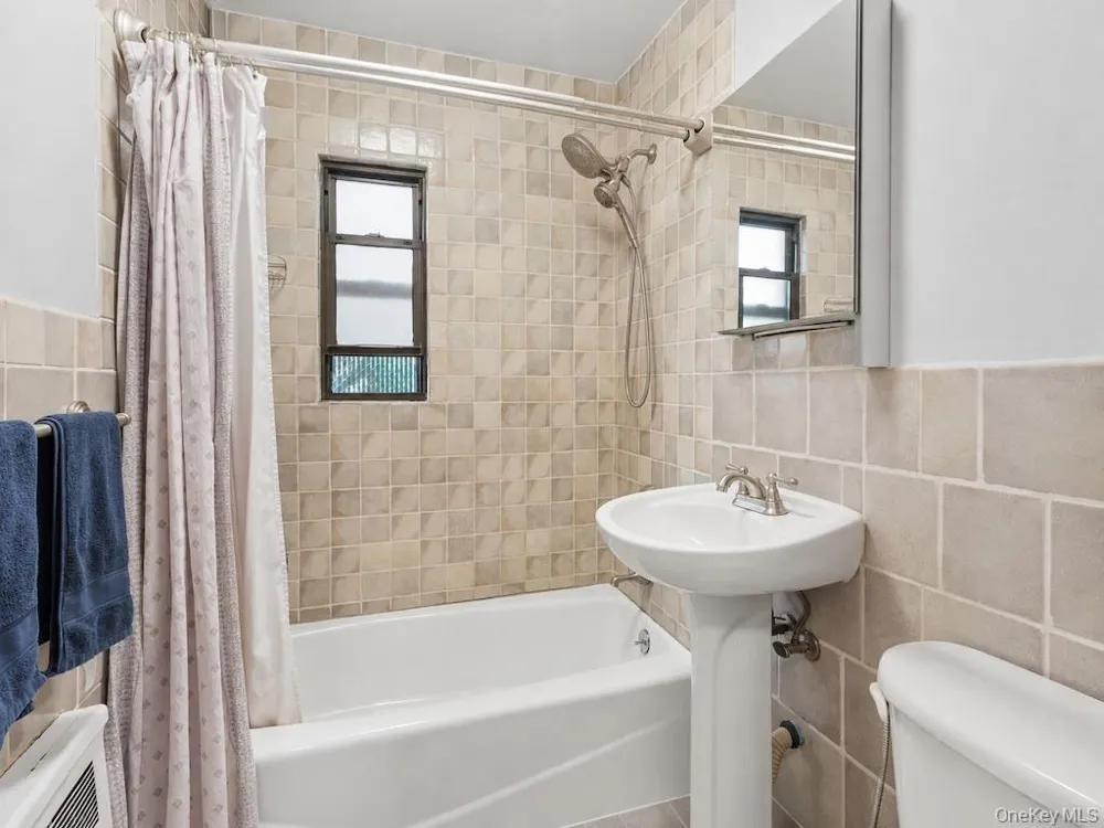 196-29 69th Ave ##1st Fl Fresh Meadows, NY 11365