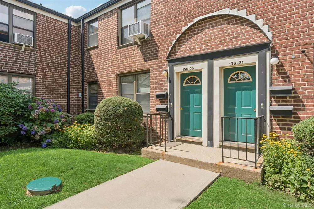 196-29 69th Ave ##1st Fl Fresh Meadows, NY 11365