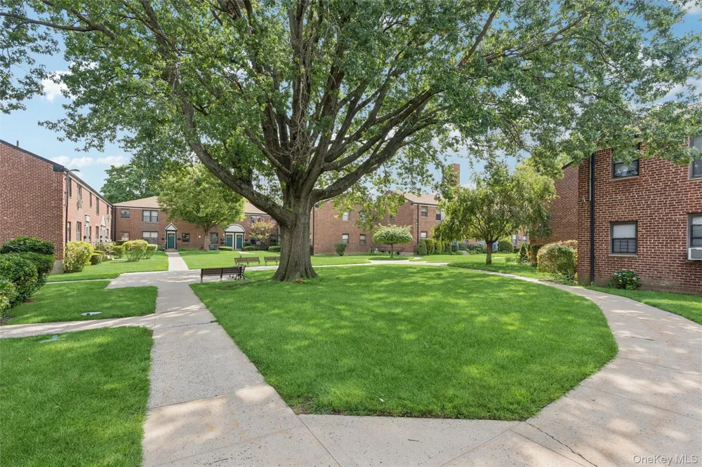 196-29 69th Ave ##1st Fl Fresh Meadows, NY 11365