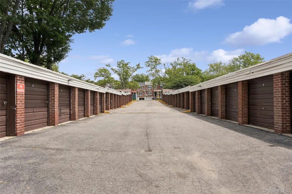 196-29 69th Ave ##1st Fl Fresh Meadows, NY 11365